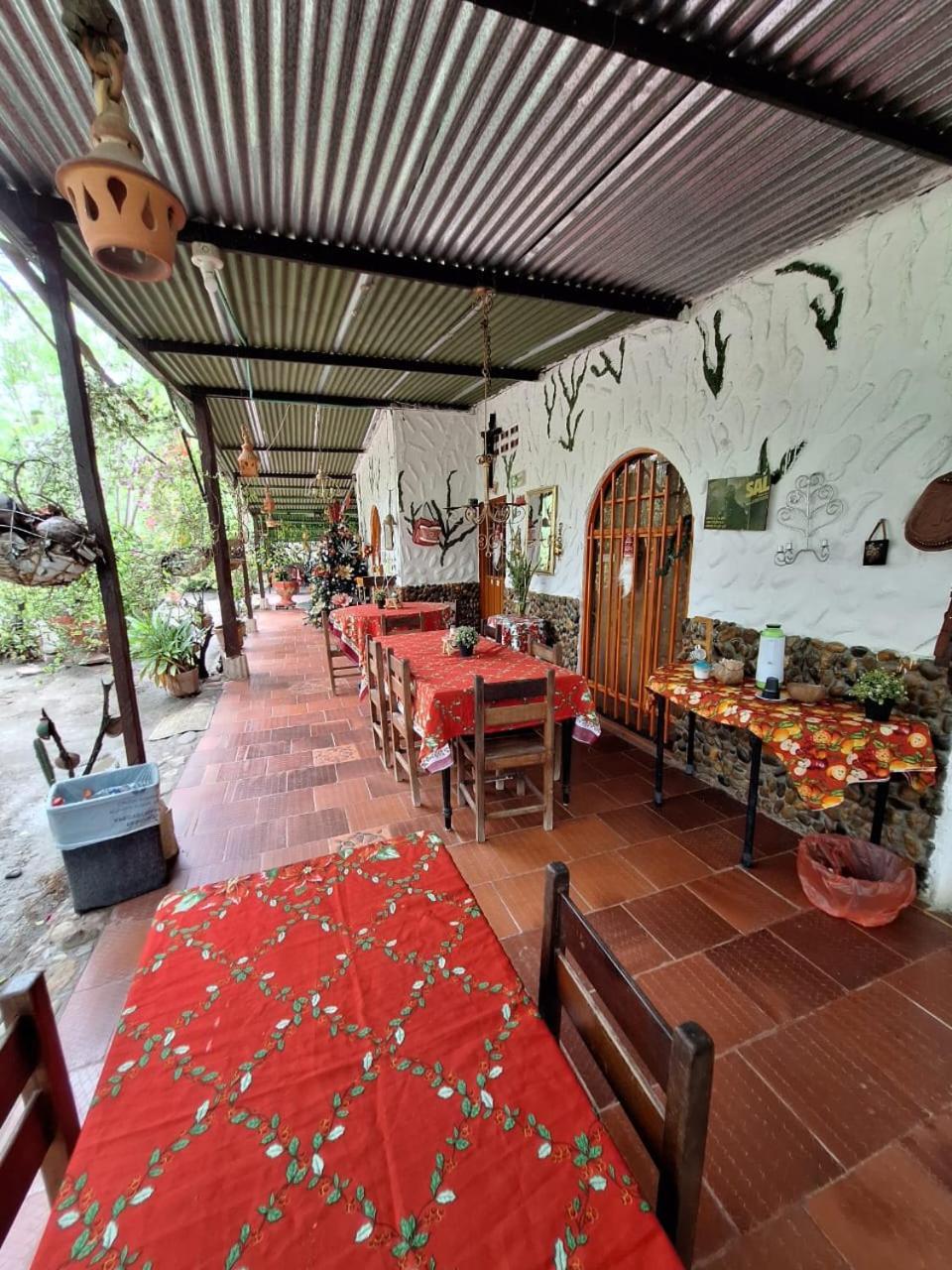 Alojamiento Casa De Campo Los Cactus Villavieja Bagian luar foto