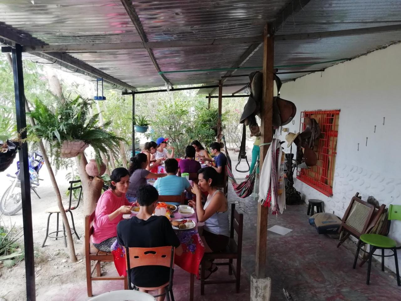 Alojamiento Casa De Campo Los Cactus Villavieja Bagian luar foto