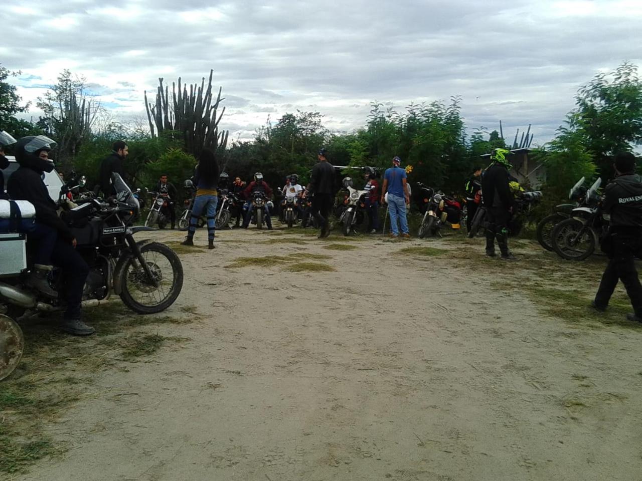 Alojamiento Casa De Campo Los Cactus Villavieja Bagian luar foto