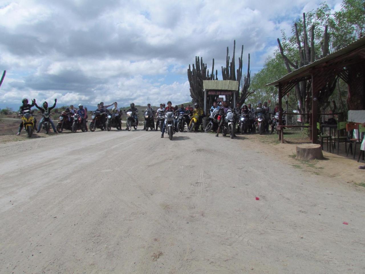 Alojamiento Casa De Campo Los Cactus Villavieja Bagian luar foto